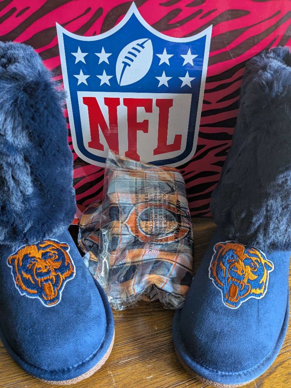 CHICAGO BEARS NFL LADIES NAVY BLUE CUCE BOOTS  & SCARF NIB SIZE 6